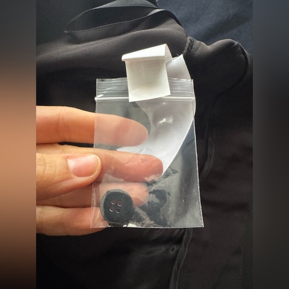 Quince Stretch Crepe Paperbag Pants in black size 8 - Picture 8 of 16